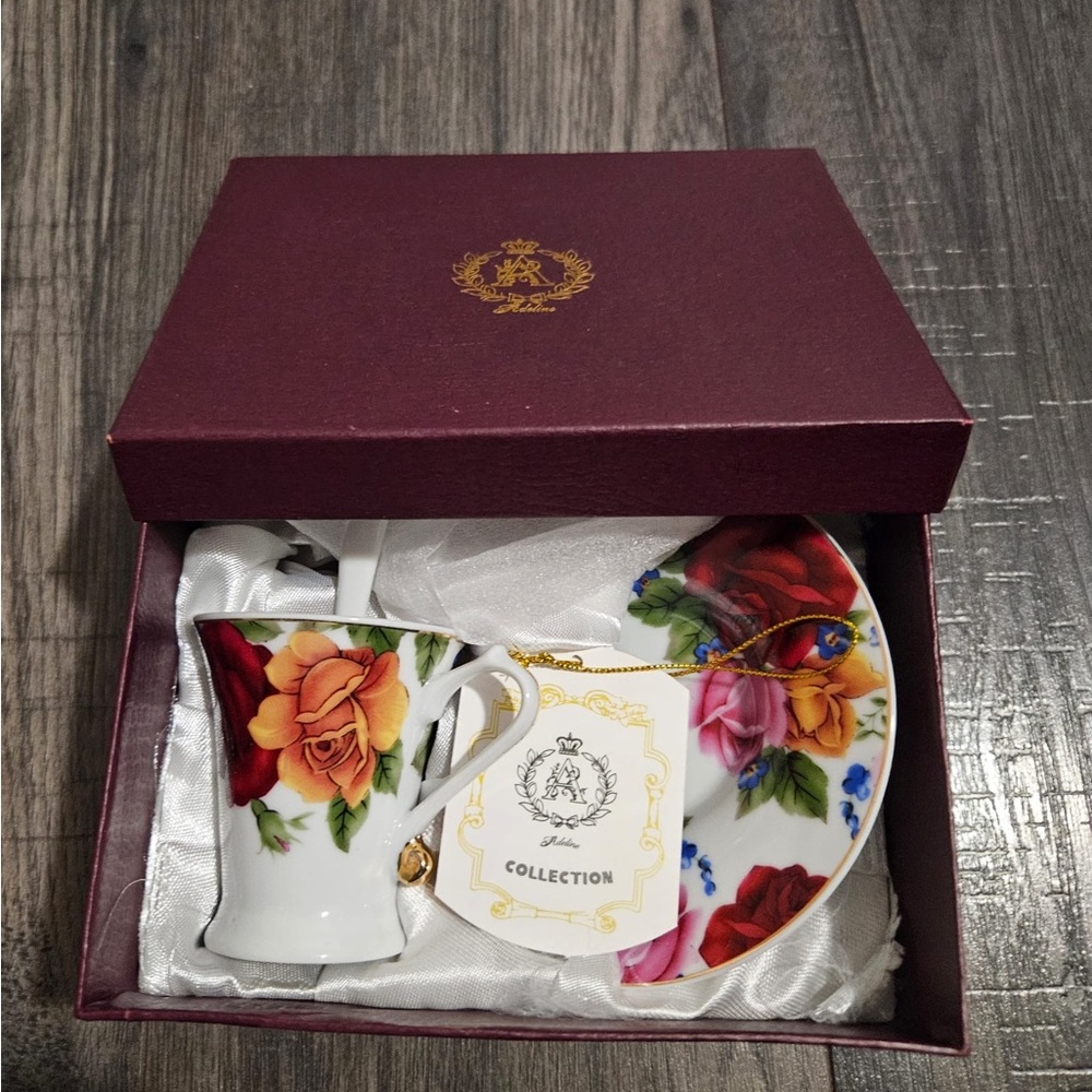 Adeline collection England design. 
Tea cup saucer & spoon in a box